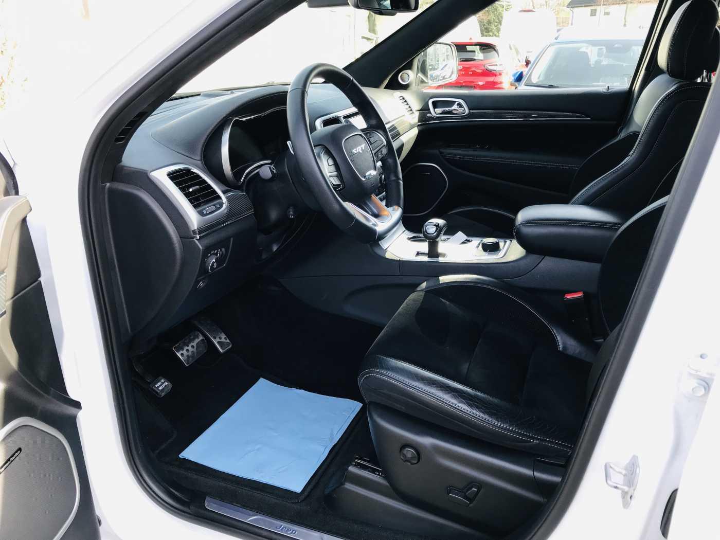 Jeep Grand Cherokee SRT 6.4 V8 HEMI 468 ch BVA 4x4 / Toit panoramique / Harman Kardon / Sièges ventilés / ACC