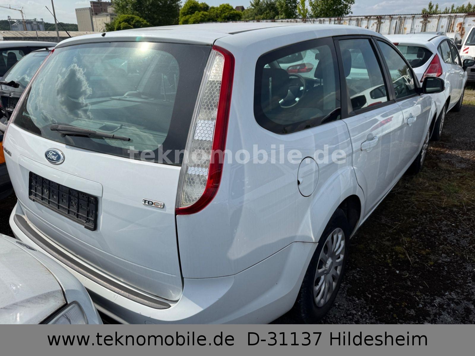 Ford Focus 2009 — interior