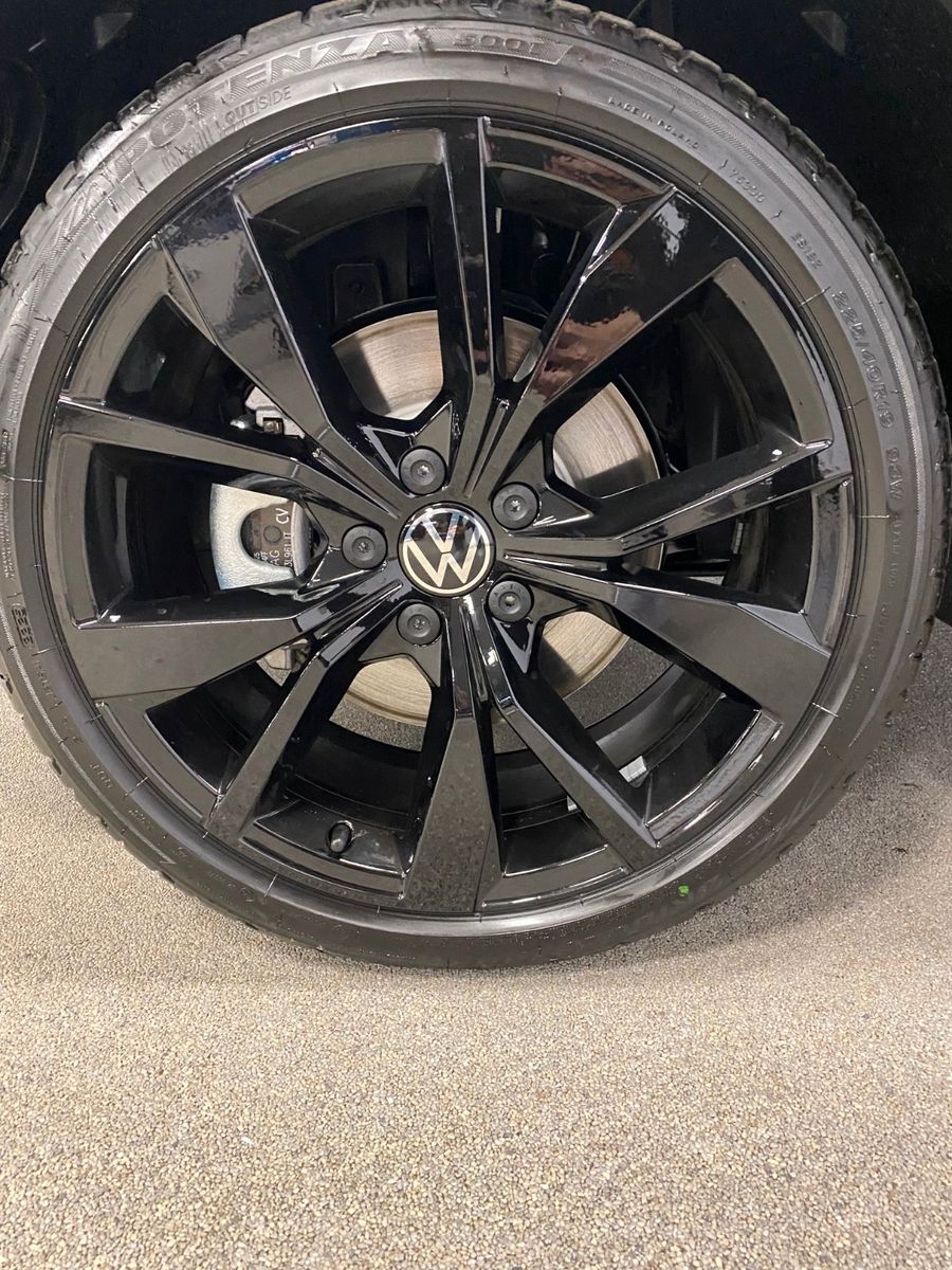 Fahrzeugabbildung Volkswagen T-Roc 1.5 TSI DSG+STYLE+PANORAMA+19"+ACC+MATRIX+