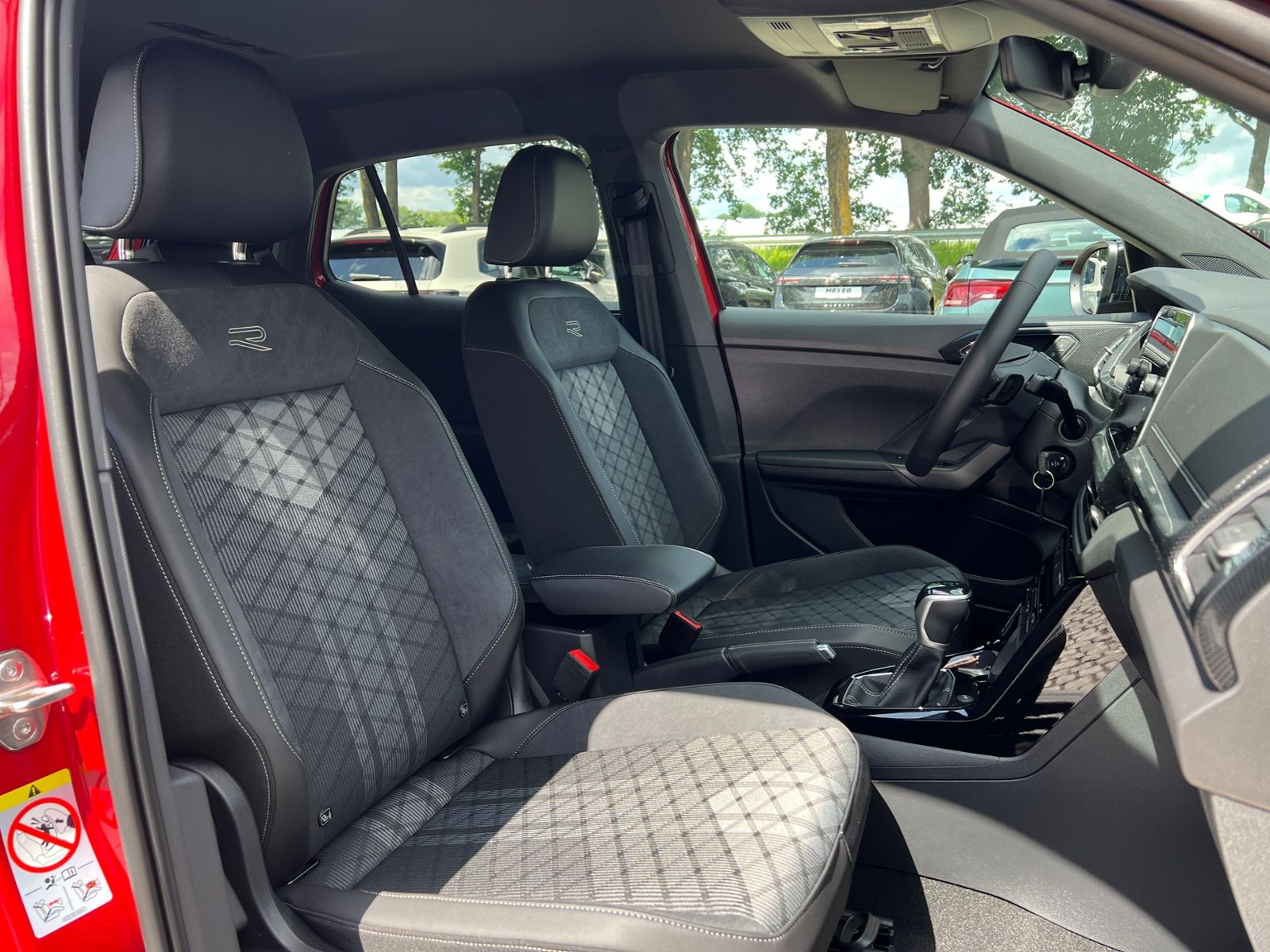 Fahrzeugabbildung Volkswagen T-Cross R-Line 1.5 TSI DSG *AHK,BlackStyle,Navi,