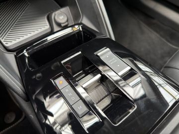 Citroën C4 Max Hybrid 145 Kam.+KeyLess+LED+Navi+SHZ+Klim