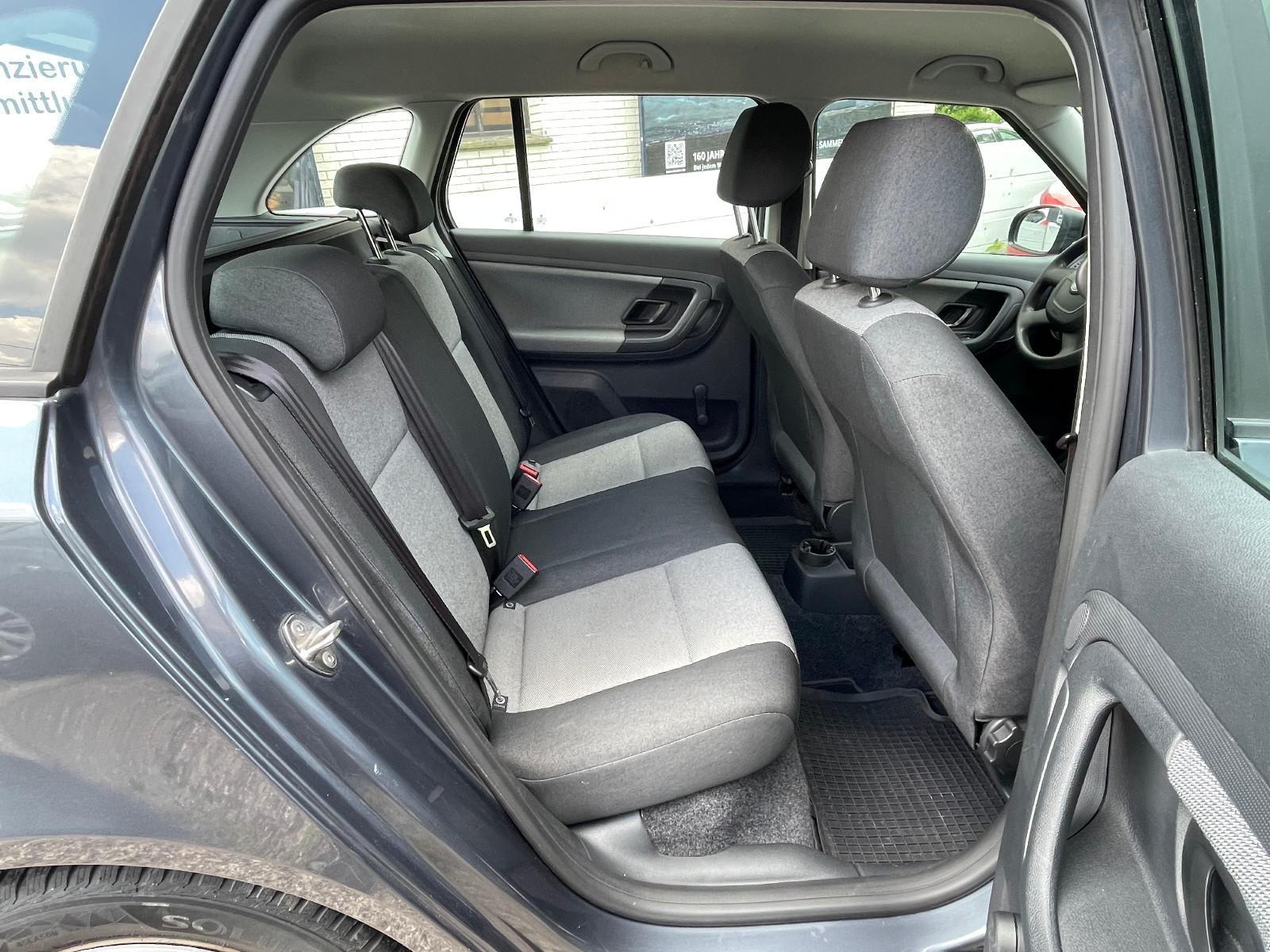 Skoda Fabia 2011 — photo 15