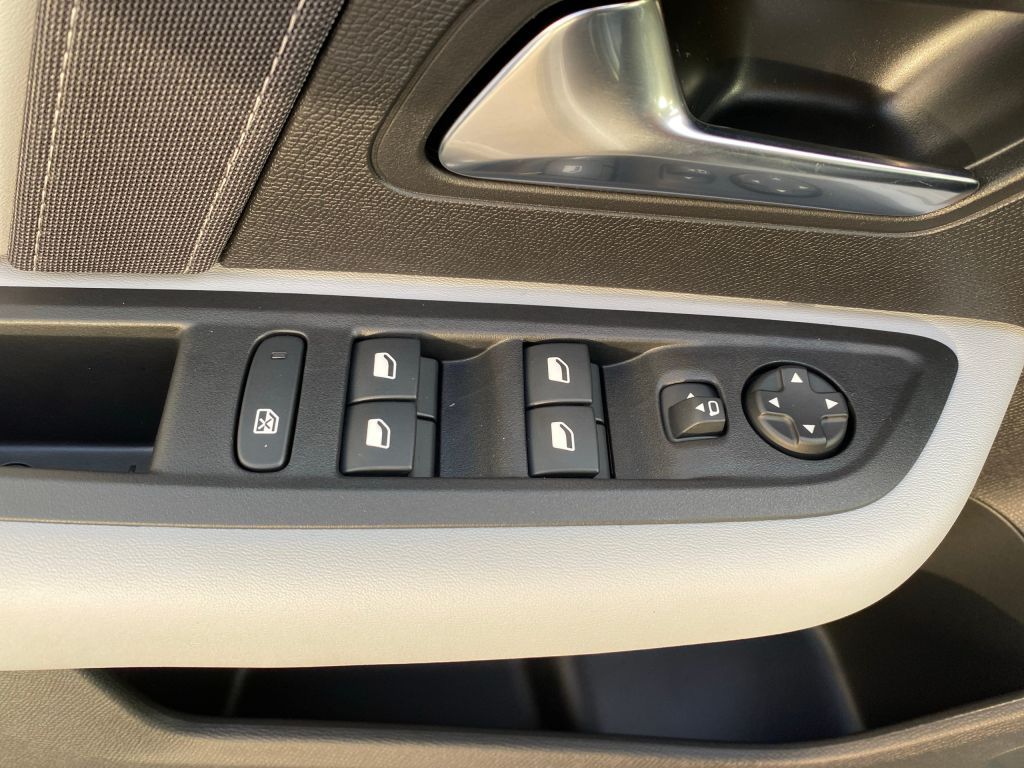 Fahrzeugabbildung Citroën C4 PureTech 130 *Automatik* MAX *beh. Frontsch*