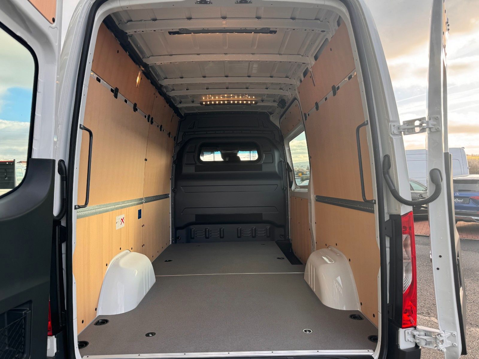 Fahrzeugabbildung Mercedes-Benz Sprinter 317 CDI 3665 Klima AHK Kamera Fenster