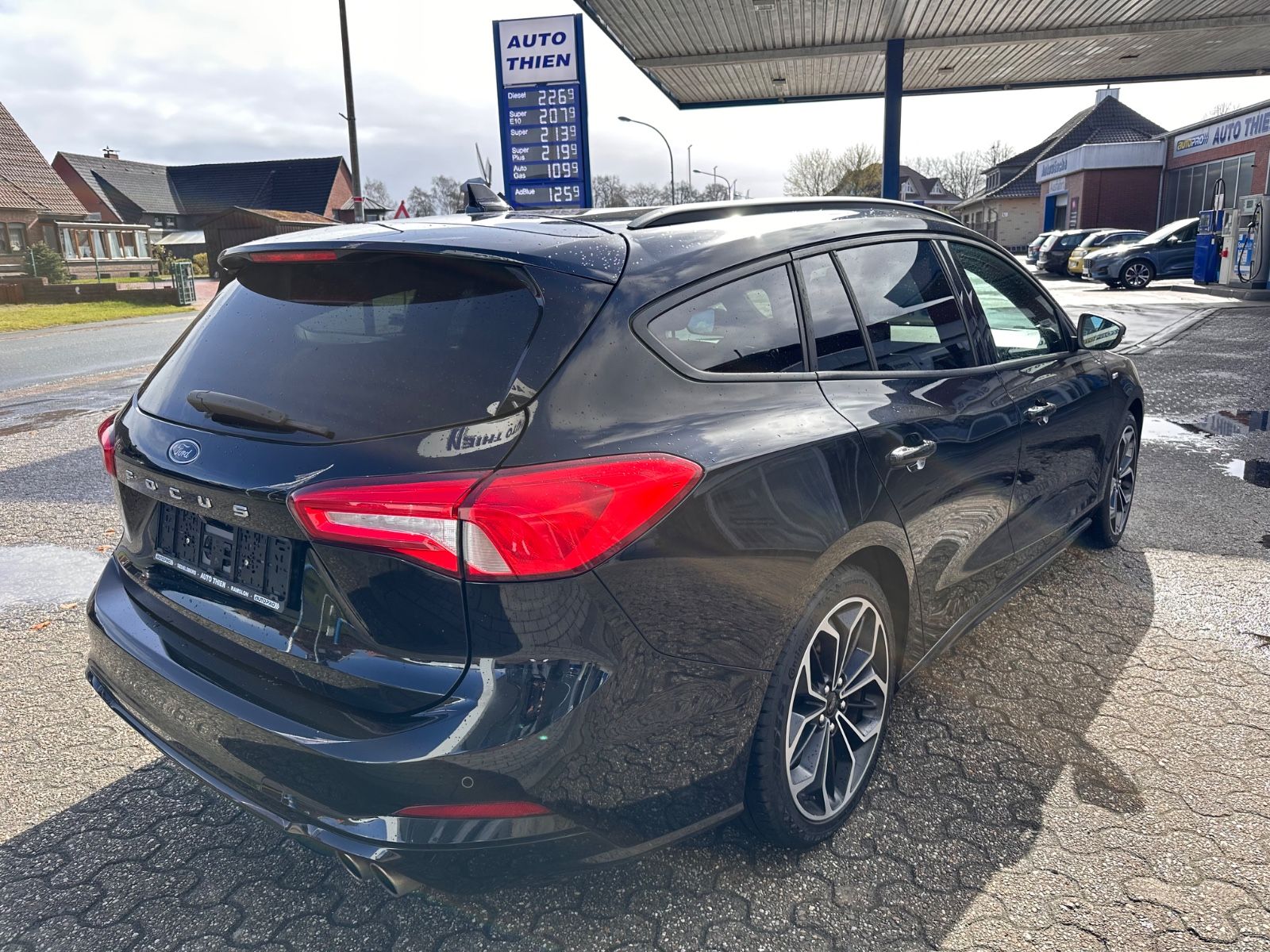 Fahrzeugabbildung Ford Focus Turnier ST-Line 1.5 EB ACC/eHeck/LED/Navi