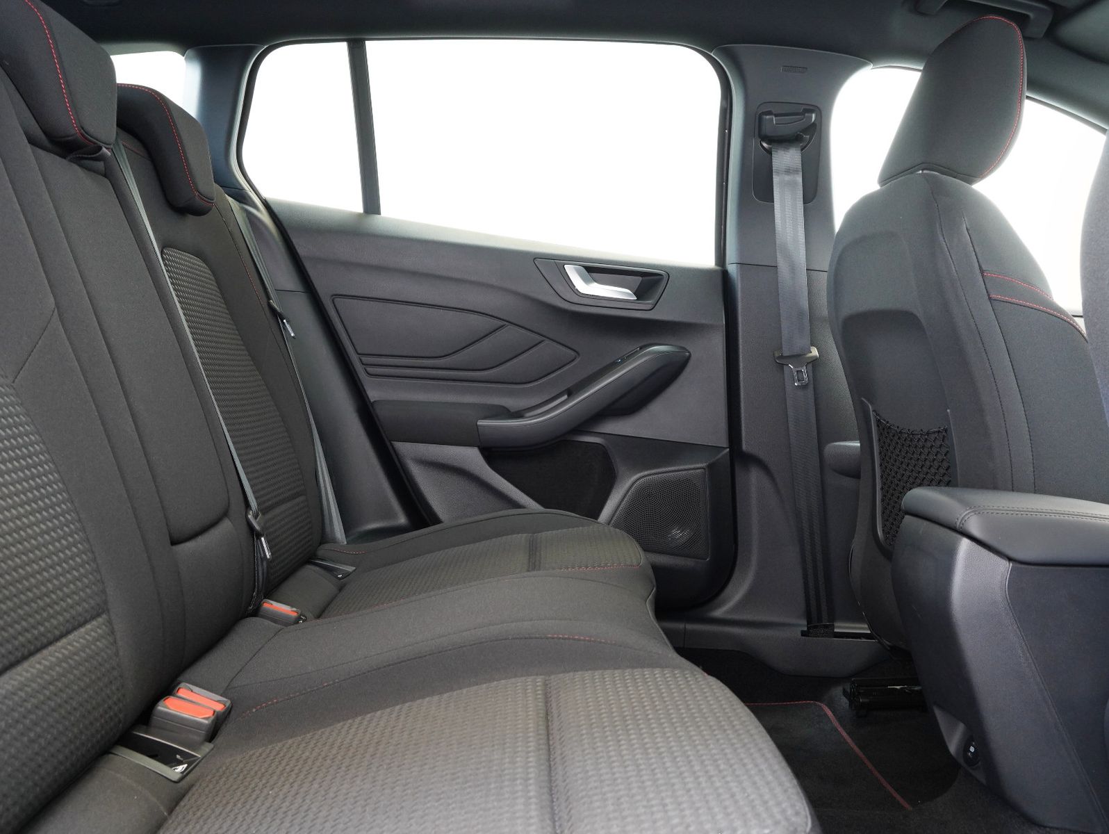 Fahrzeugabbildung Ford Focus Turnier ST-Line X 1.0 EcoBoost Mild-Hybrid