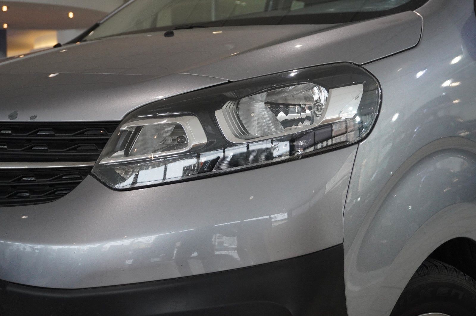 Fahrzeugabbildung Opel Vivaro C Kombi 2.0D "L" 9-SITZER NAVI/TEMP./DAB+