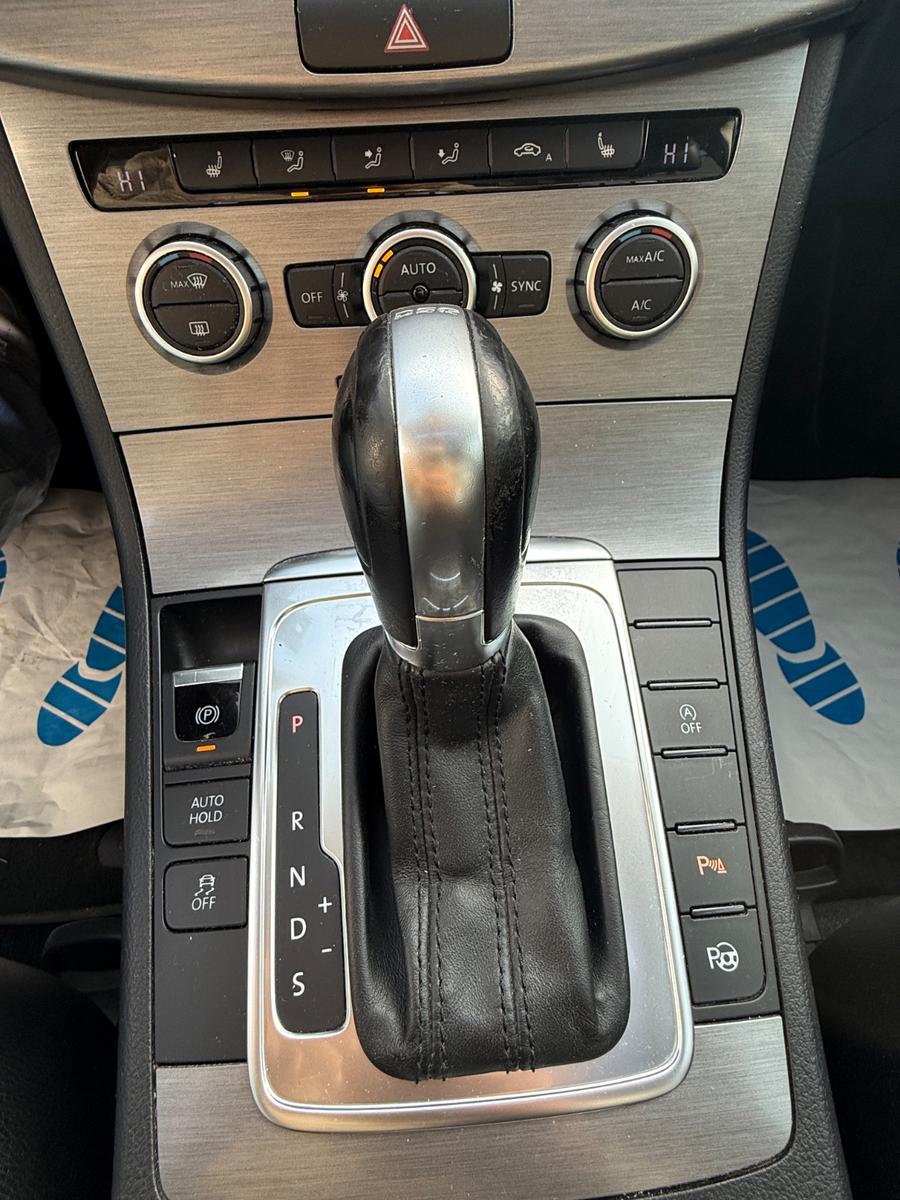 Volkswagen Passat 2014 — photo 18