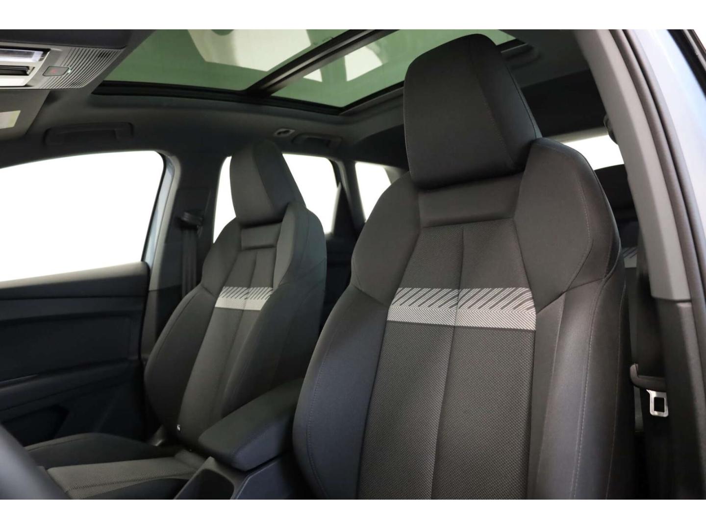 Audi Q4 45 quattro AHK/W-Pumpe/RFK/P-Dach/ACC, миниатюра 10