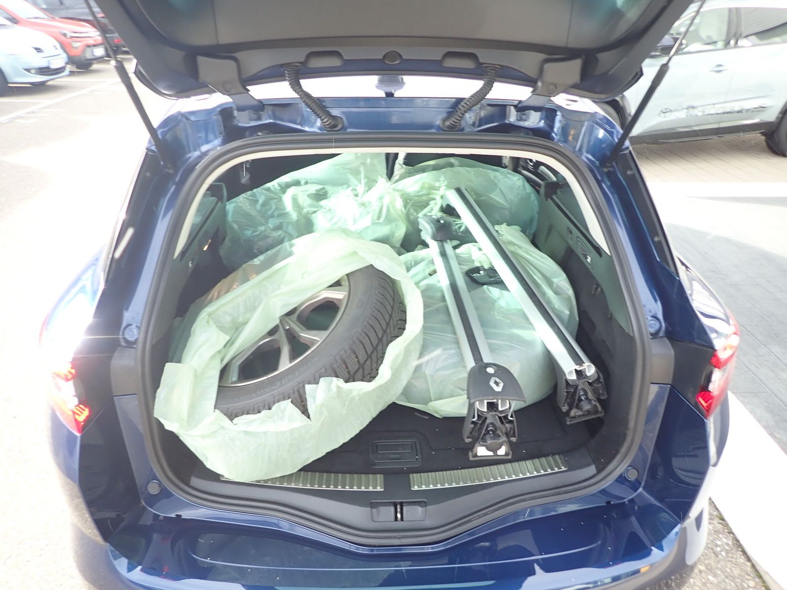 Fahrzeugabbildung Renault Megane IV Grandtour BOSE-Edition dCi 150 EDC