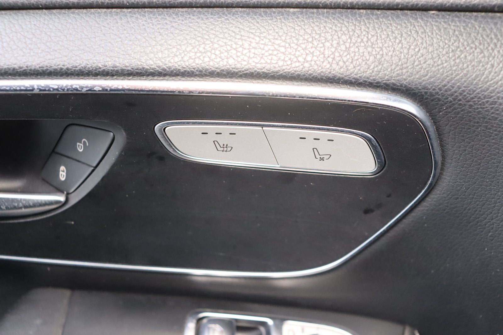 Fahrzeugabbildung Mercedes-Benz V 300 d AMG 4M * DIS * 360 * Burmeister