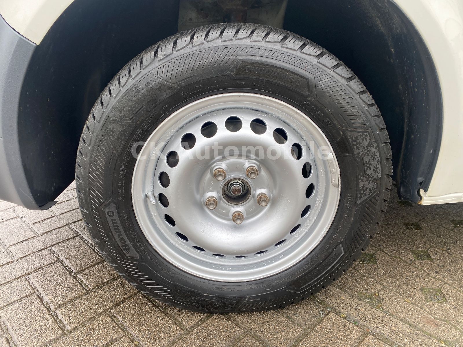 Fahrzeugabbildung Volkswagen T5 Transporter Kombi 1.9 TDI/9 Sitze/Klima/AHK