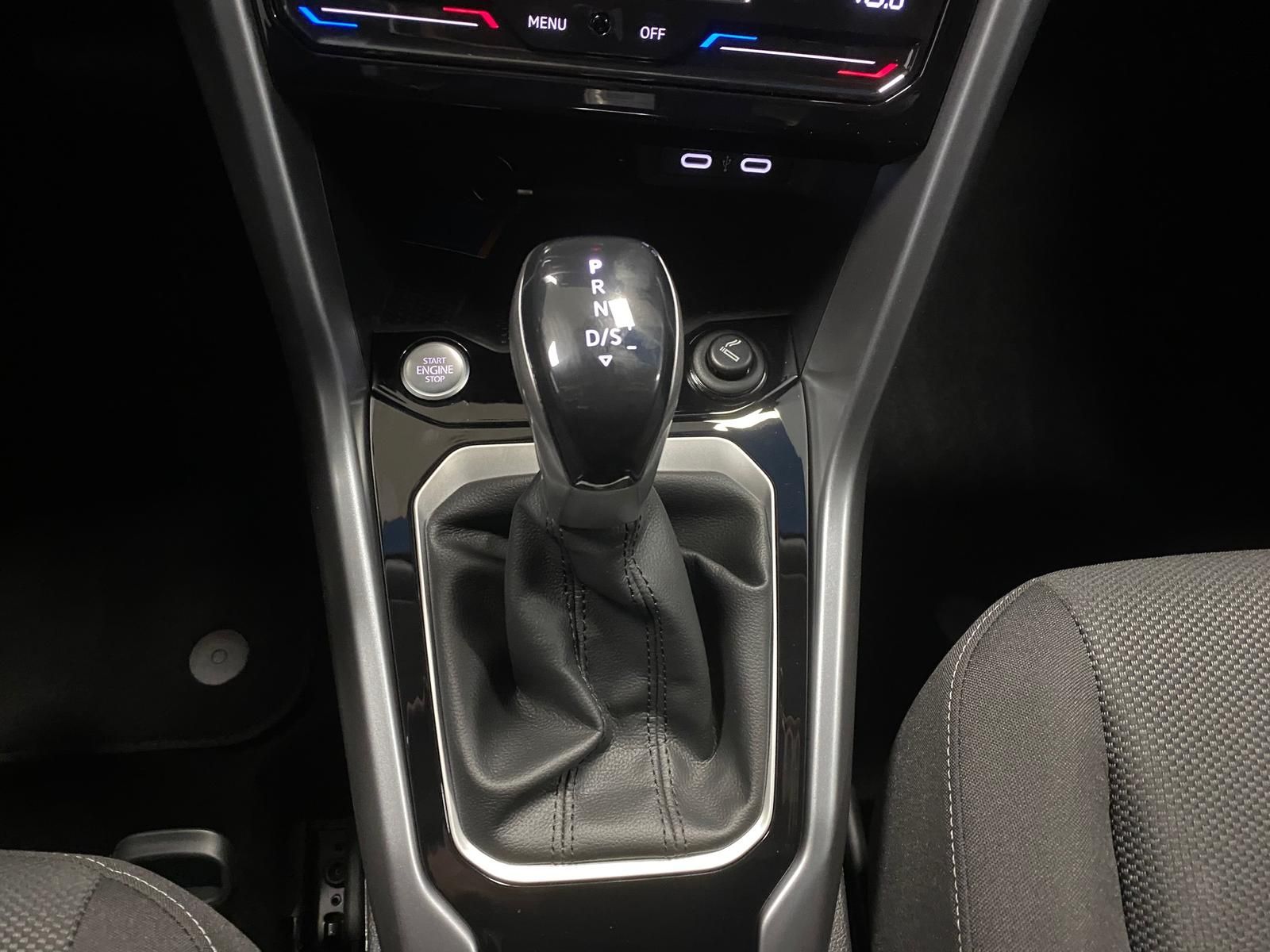 Fahrzeugabbildung Volkswagen T-Roc 1.5 TSI DSG LIFE+ACC+AHK+BHZ Lenkrad+RFK++