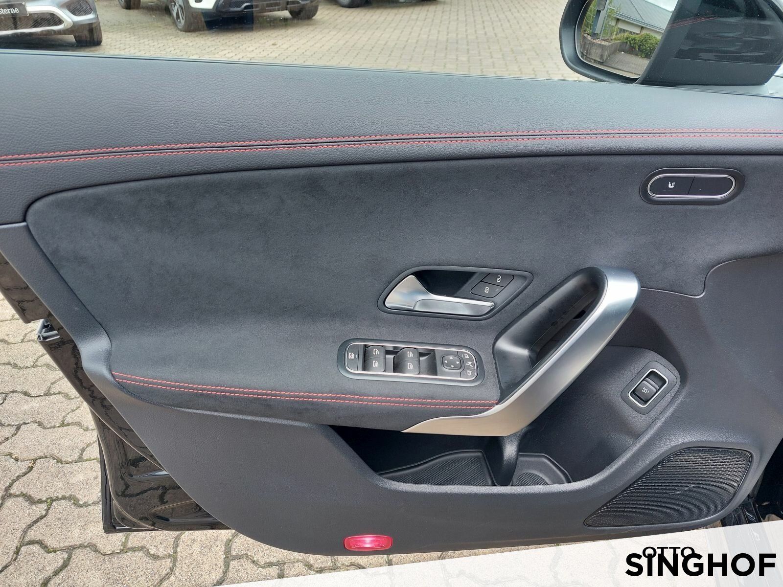 Fahrzeugabbildung Mercedes-Benz CLA 200 AMG Pano+Night+Rü Kam+TOTW+dyn.LED+Sound