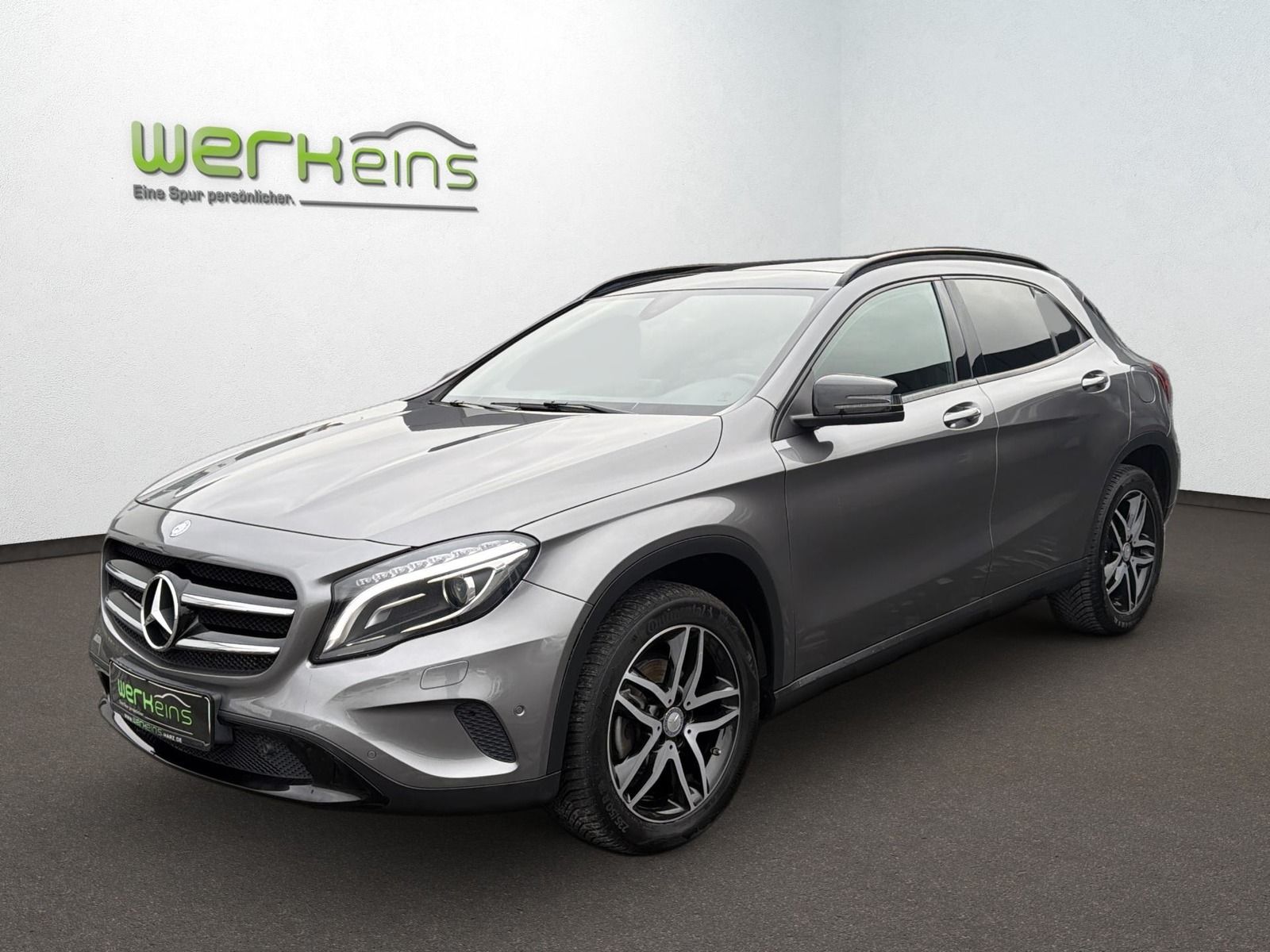 MERCEDES-BENZ GLA 200 Xenon Navi Kamera Panorama Night-Paket
