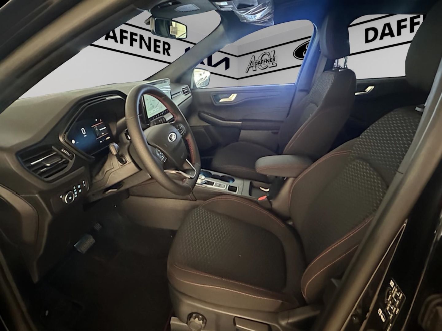 Fahrzeugabbildung Ford Kuga ST-Line Hybrid FHEV // Winter-Paket // Fahr