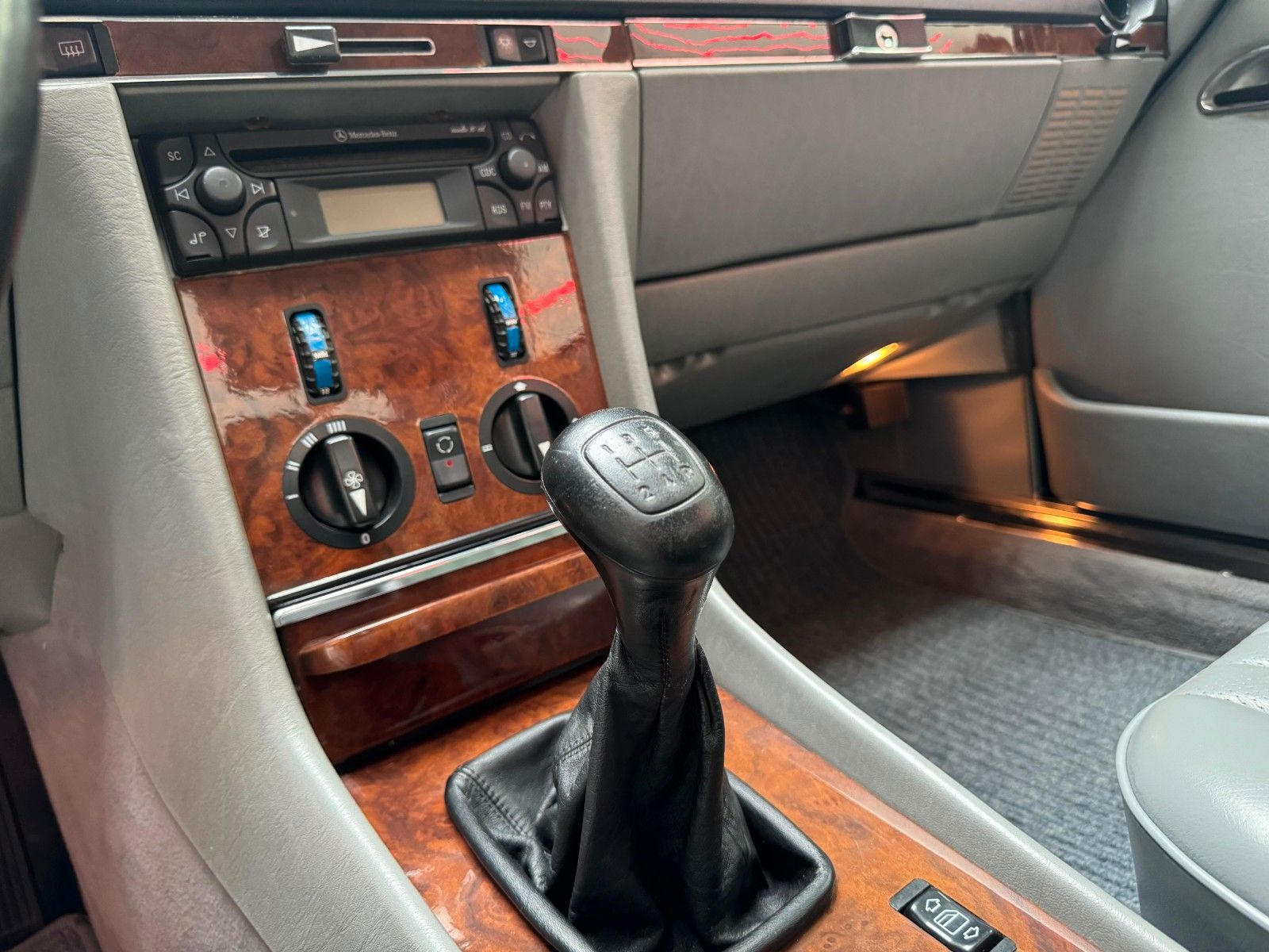 Fahrzeugabbildung Mercedes-Benz SL 300 R107 Cabriolet*H-Kennzeichen*Hardtop*