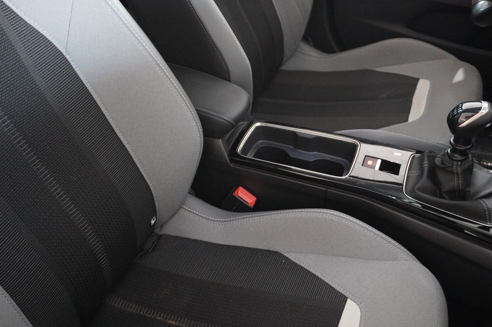 Fahrzeugabbildung Opel Mokka B 1.5D ELEGANCE NAVI/LED/KAMERA/SPORT/DAB+
