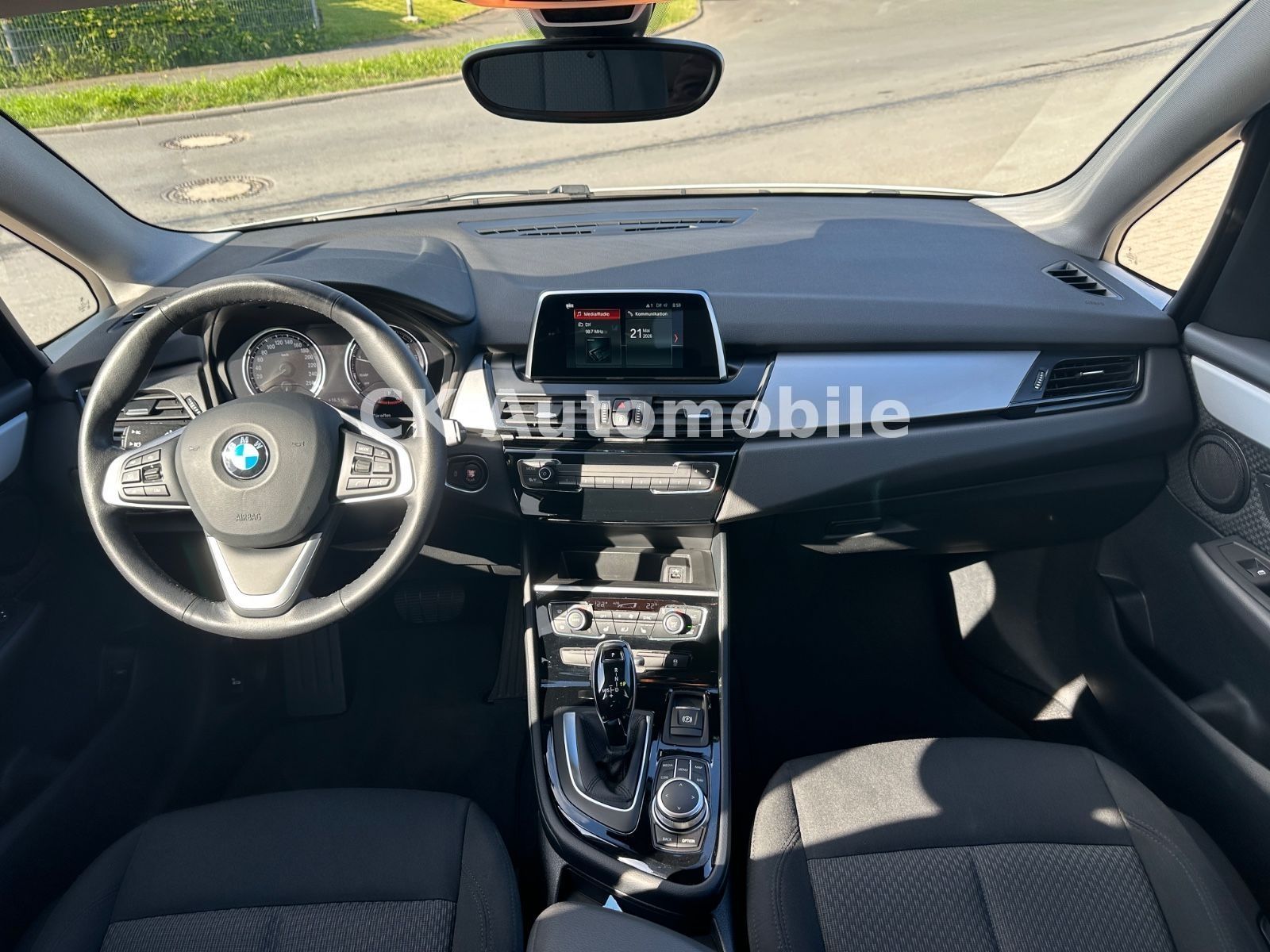 Fahrzeugabbildung BMW 218i Active Tourer Advantage Automatik/Navi/AHK