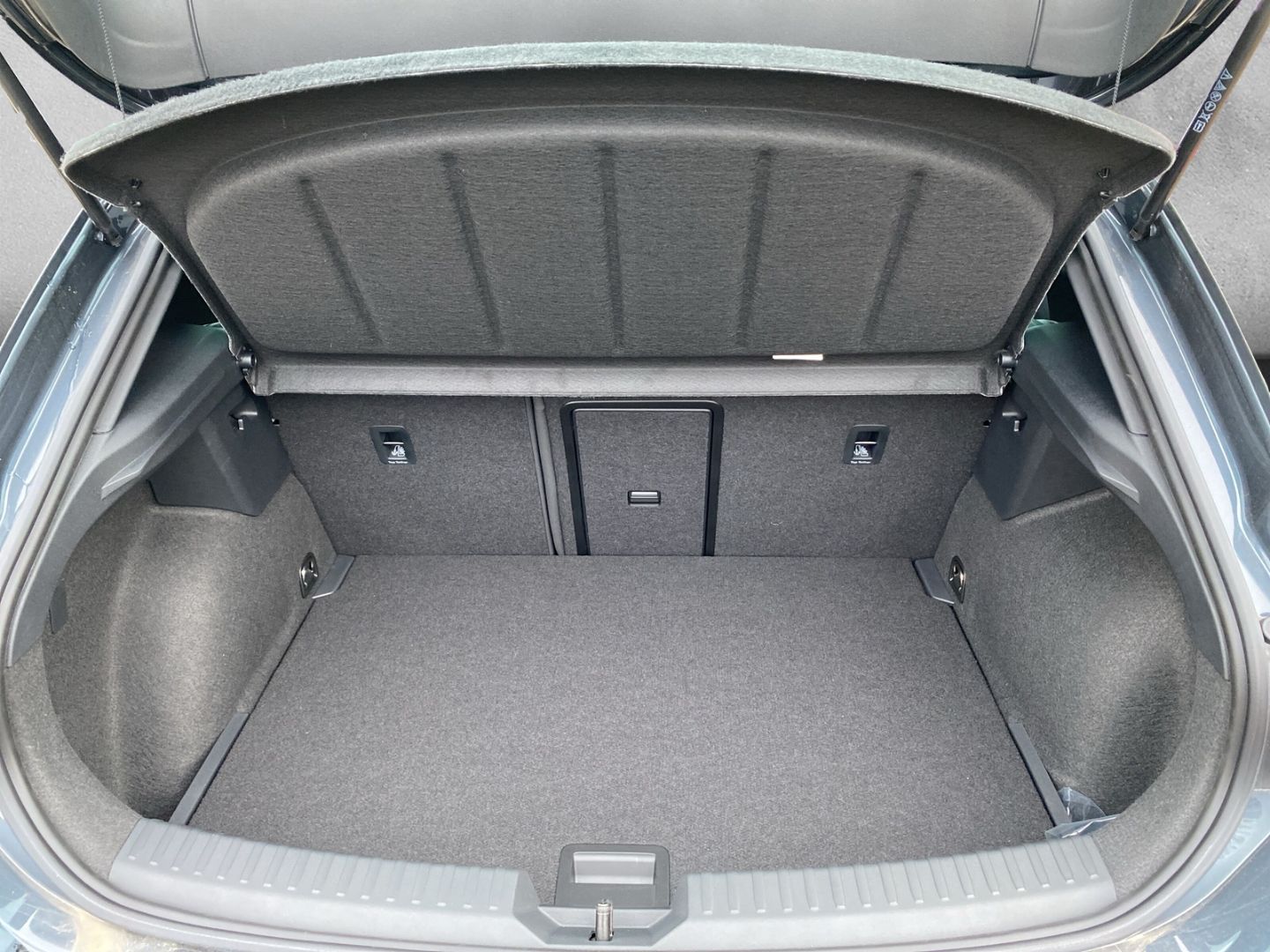 Fahrzeugabbildung SEAT Leon 1.5 eTSI 110 kW FR*NAVI*SHZ*Beats*PDC*CAM*
