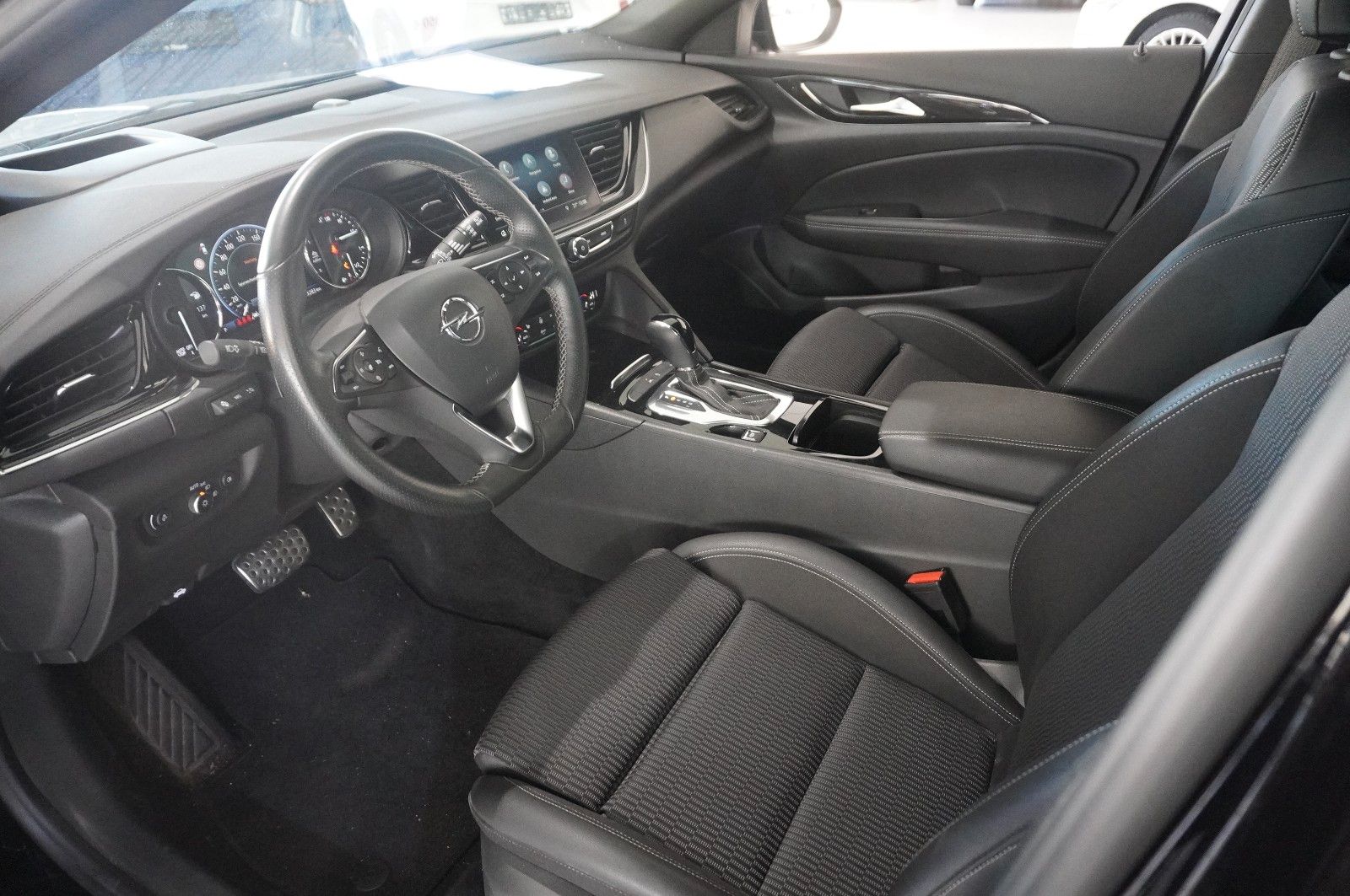 Fahrzeugabbildung Opel Insignia B ST 2.0D ELEGANVE NAVI/LED/KAMERA/OPC