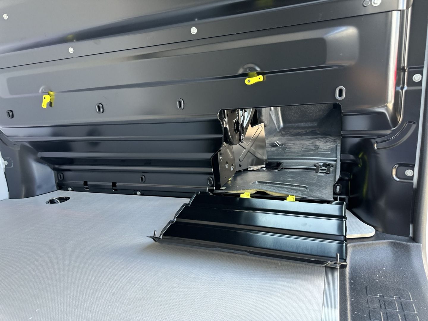 Fahrzeugabbildung Peugeot Expert KW Standard (L2) 2.0 BlueHDi 145 AHK-abn.