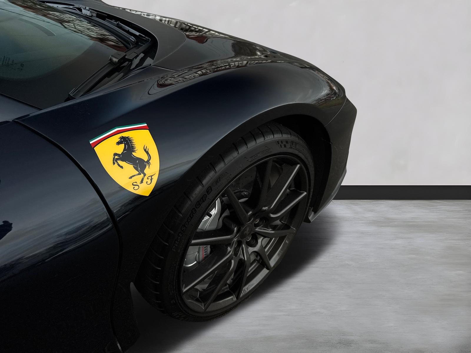 Ferrari SF90 Spider *Embleme*Navi*PDC*Klima*Leder*
