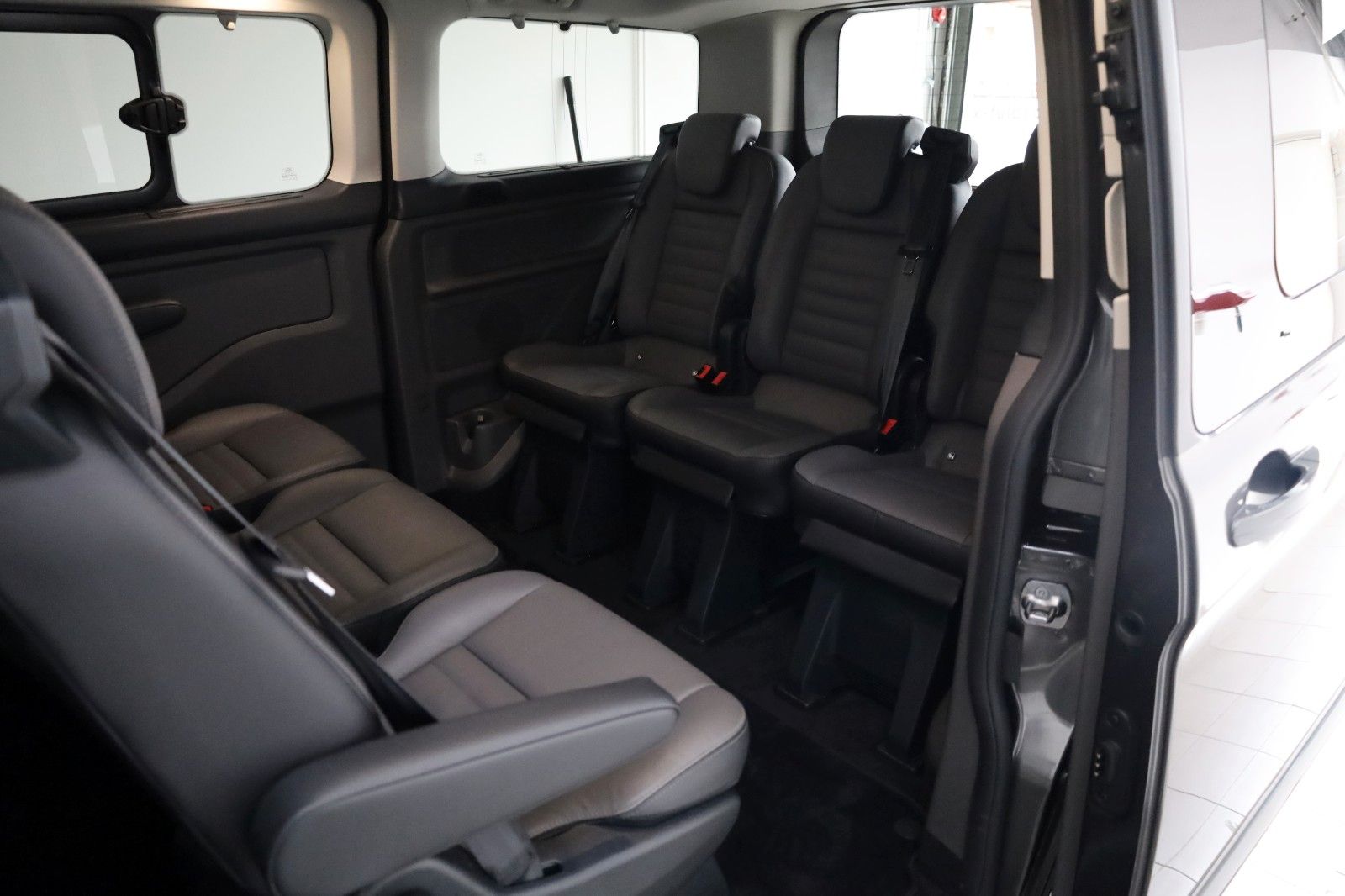 Fahrzeugabbildung Ford Transit Custom Titanium X Leder,Navi,ACC,8 Sitze