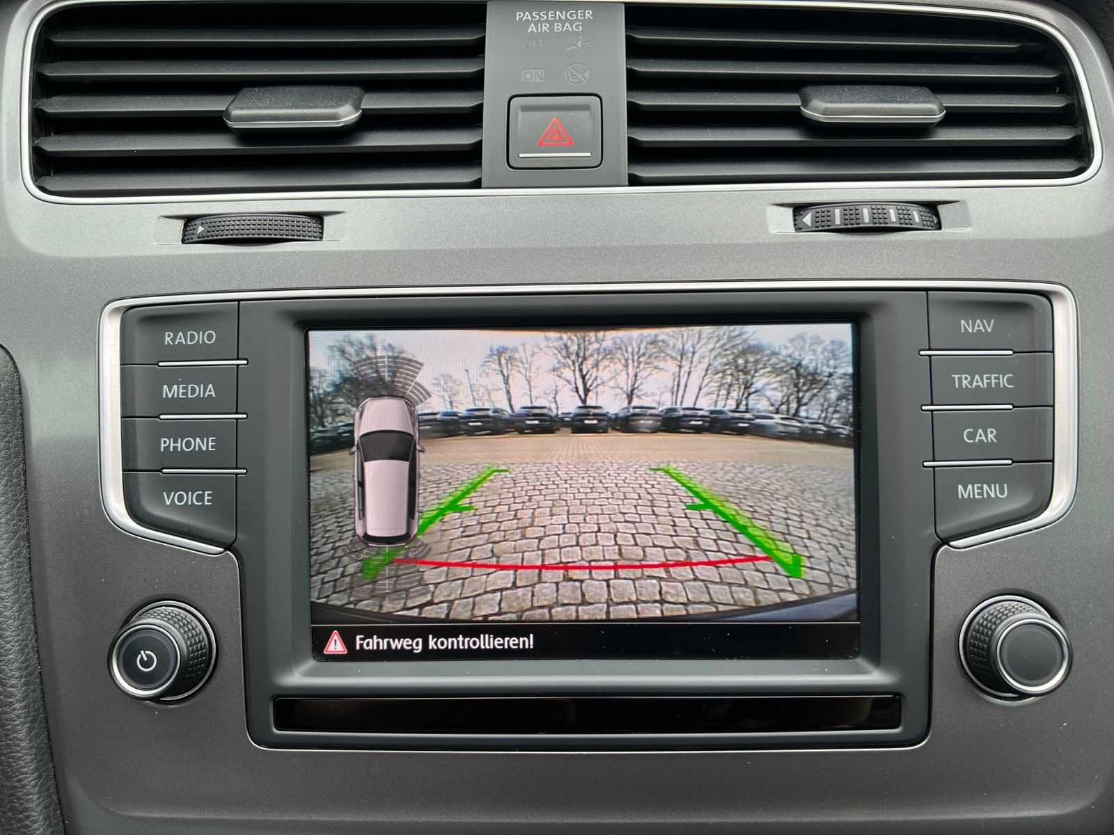 Fahrzeugabbildung Volkswagen Golf VII R-Line 1.4 TSI DSG Lounge *AHK, Navi, P