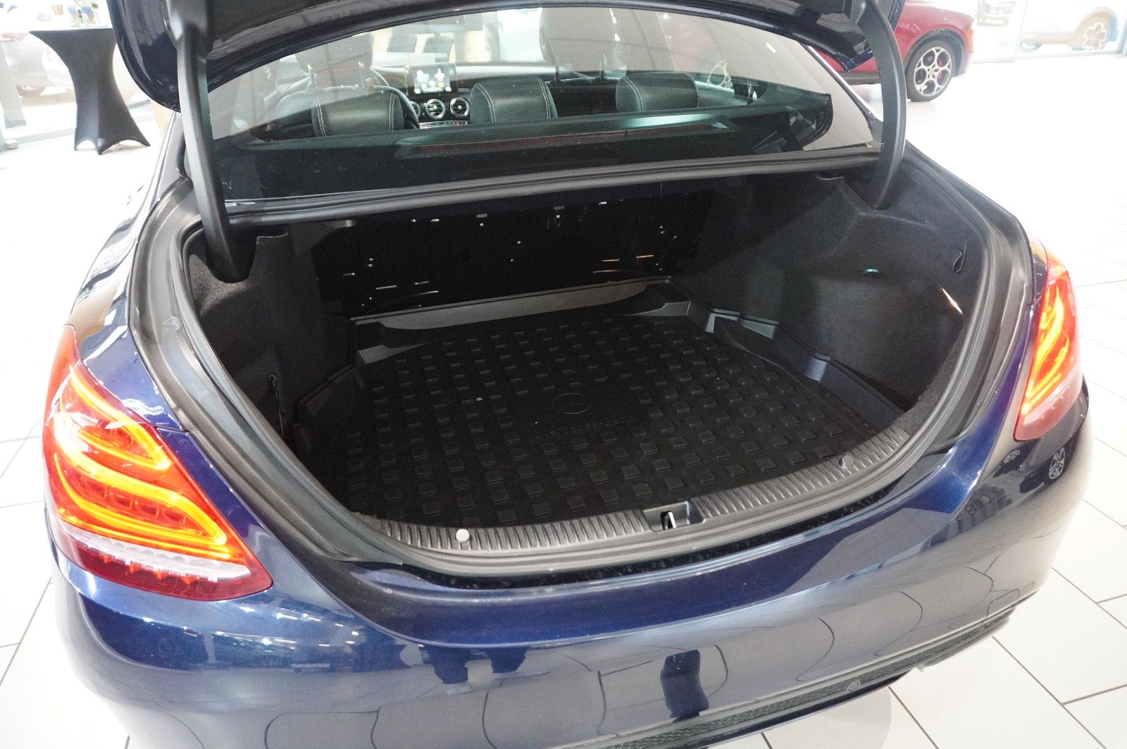 Fahrzeugabbildung Mercedes-Benz C 200 LIM. AMG LINE NAVI/LED/KAMERA/SH/SPORT/AHK