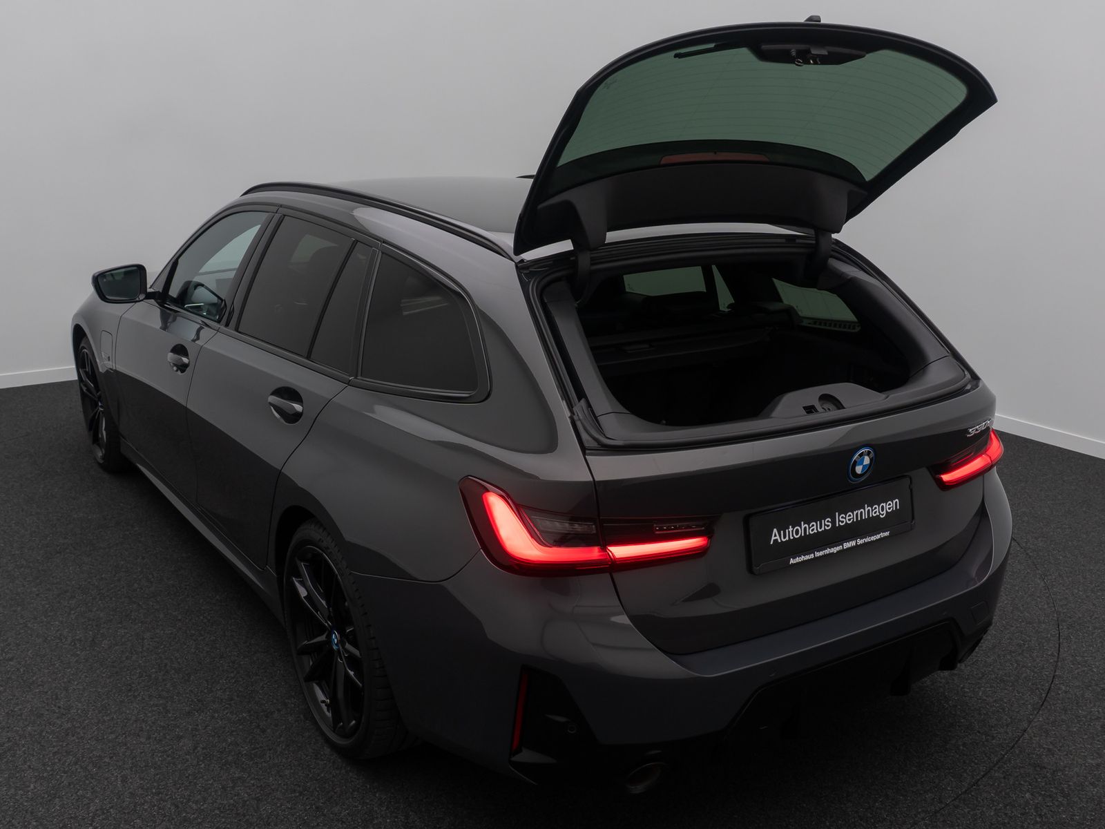 Fahrzeugabbildung BMW 330e M Sport DAB FernlichtAs HiFi Cockpit+19Zoll