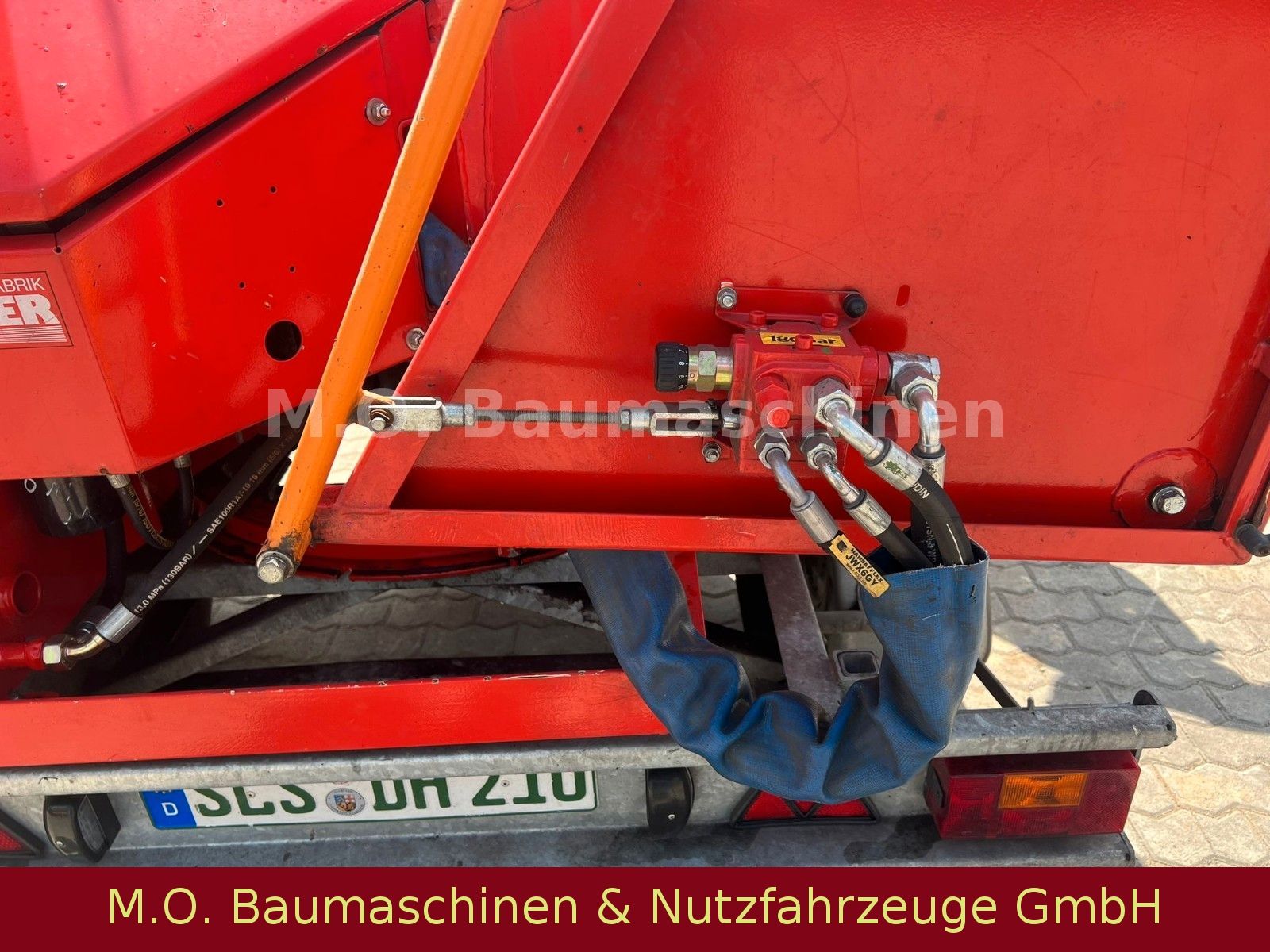 Fahrzeugabbildung Andere Dücker HM 200 / Holzhacker / 20 cm  / 8m³ /