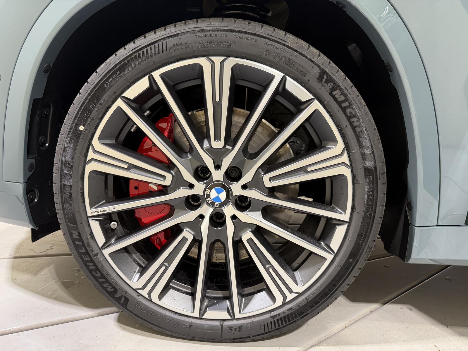 BMW iX1 xDrive30 M Sport Pro ACC 360 AHK HUD
