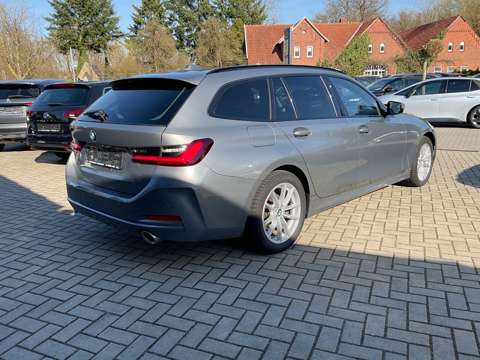 Fahrzeugabbildung BMW 320d xDrive Touring Auto,LED,Navi,CarPlay,Spur