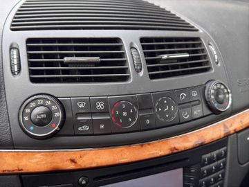 Mercedes-Benz E 200 Kompressor Automatik*S-DACH*AHK*XENON