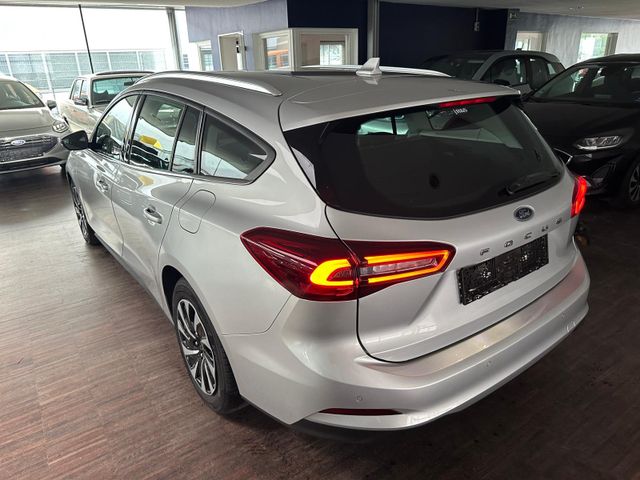 Fahrzeugabbildung Ford Focus Turnier Titanium*Automatik*
