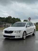 Skoda Superb 1.8 TSI DSG - TÜV NEU 07/27 - Skoda Superb in Augsburg