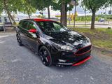 Ford Focus Turnier. ST  Sport - Ford: Unfallwagen