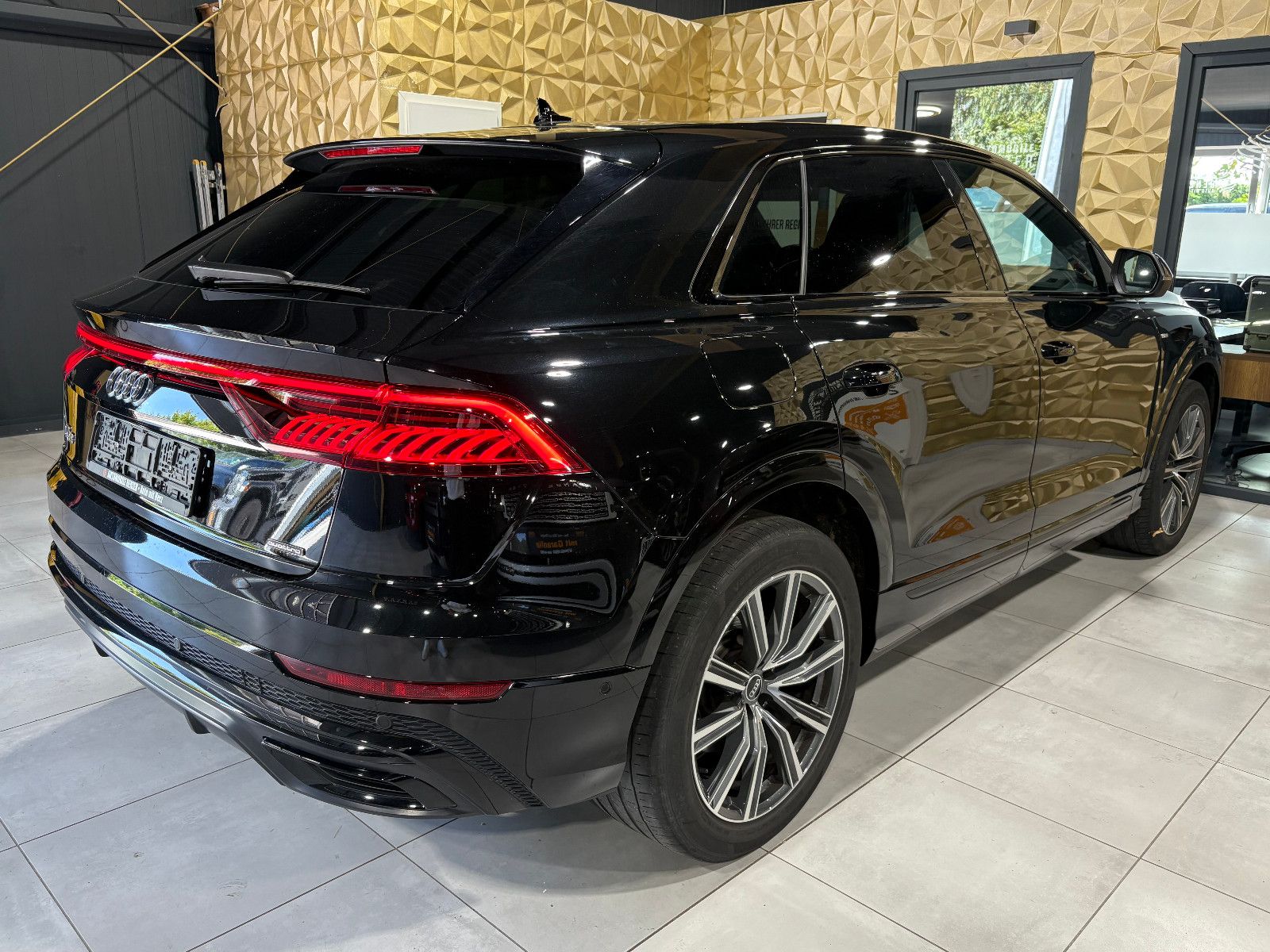 Fahrzeugabbildung Audi Q8 45 TDI quattro/APPLE/8-FACH/MASSAGE/NAVI/KAME