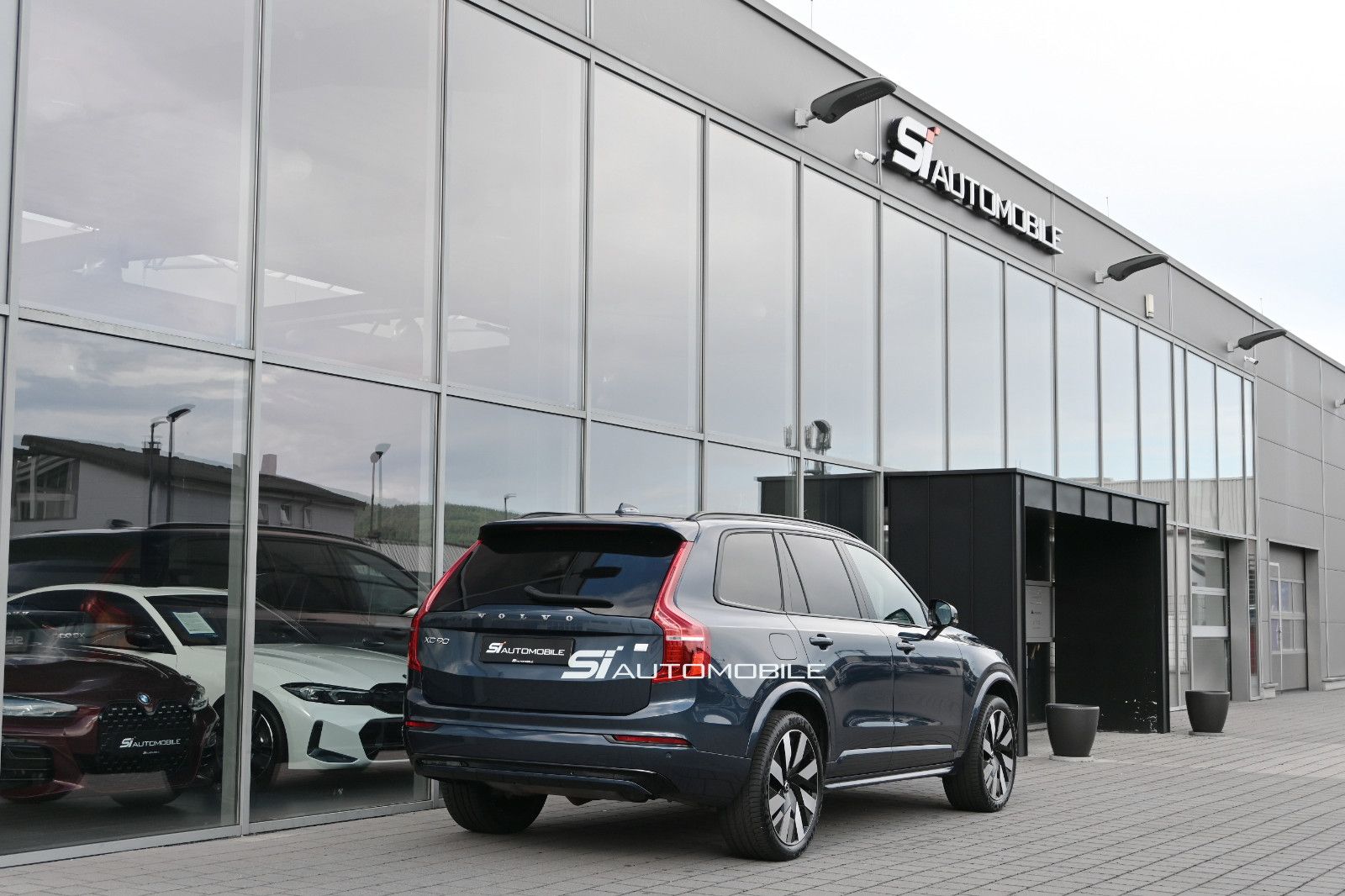 Fahrzeugabbildung Volvo XC90 T8 AWD Recharge Ultimate Dark °AHK°WOOL°
