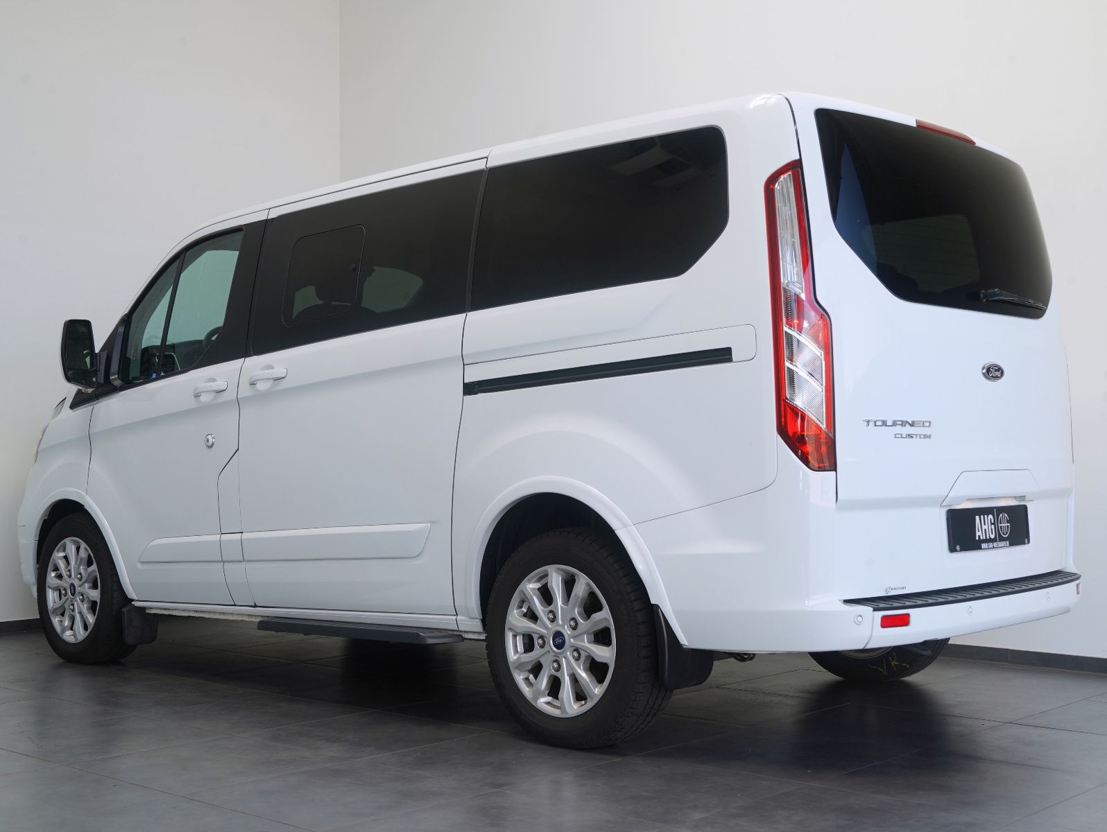 Fahrzeugabbildung Ford Tourneo Custom Kombi 2.0 TDCi 320 L1 Titanium X