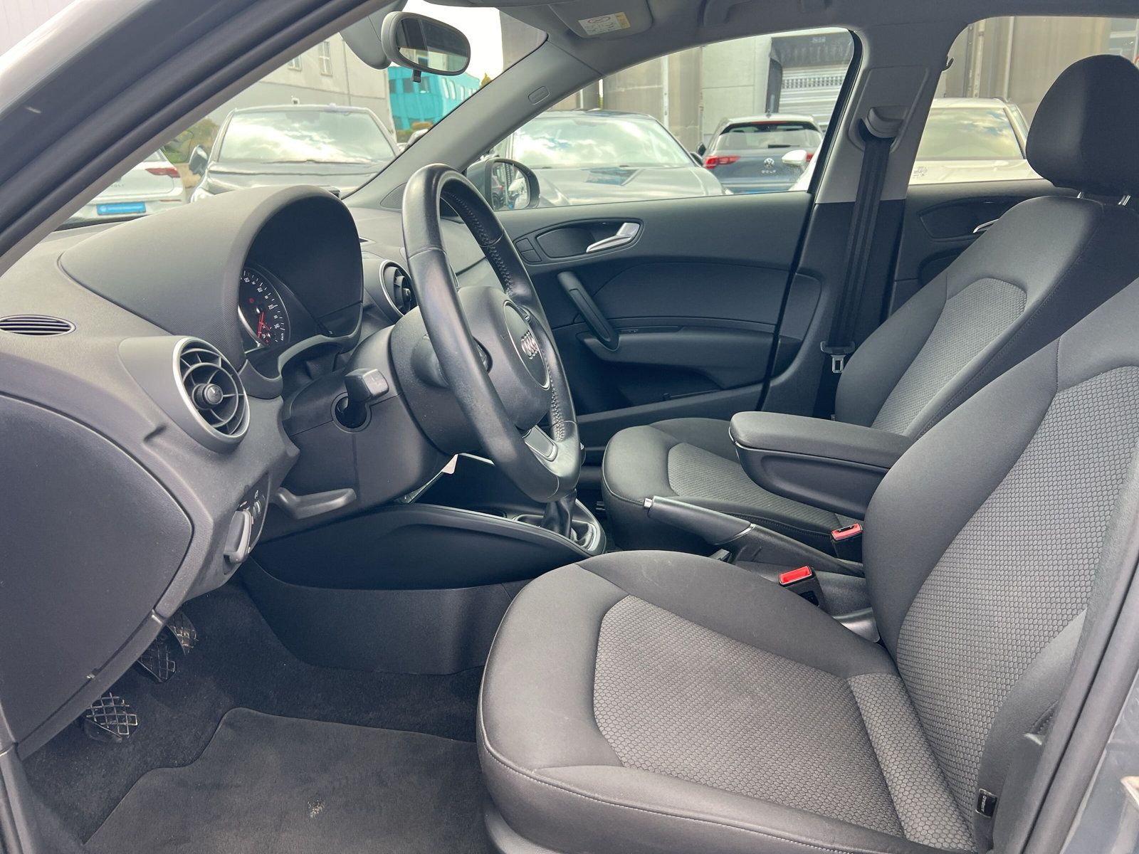 Fahrzeugabbildung Audi A1 Sportback 1.0 TFSI S line XENON NAVI 18" ROTO