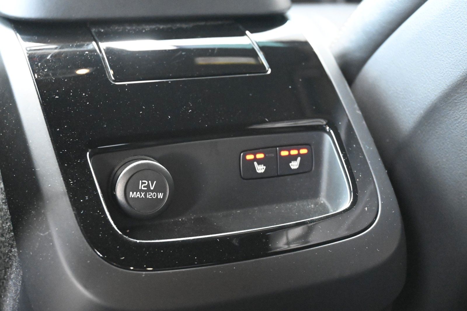 Fahrzeugabbildung Volvo S90 Lim.R-Design Plug-In Hyb. AWD*B&W*LUFT*MASS*