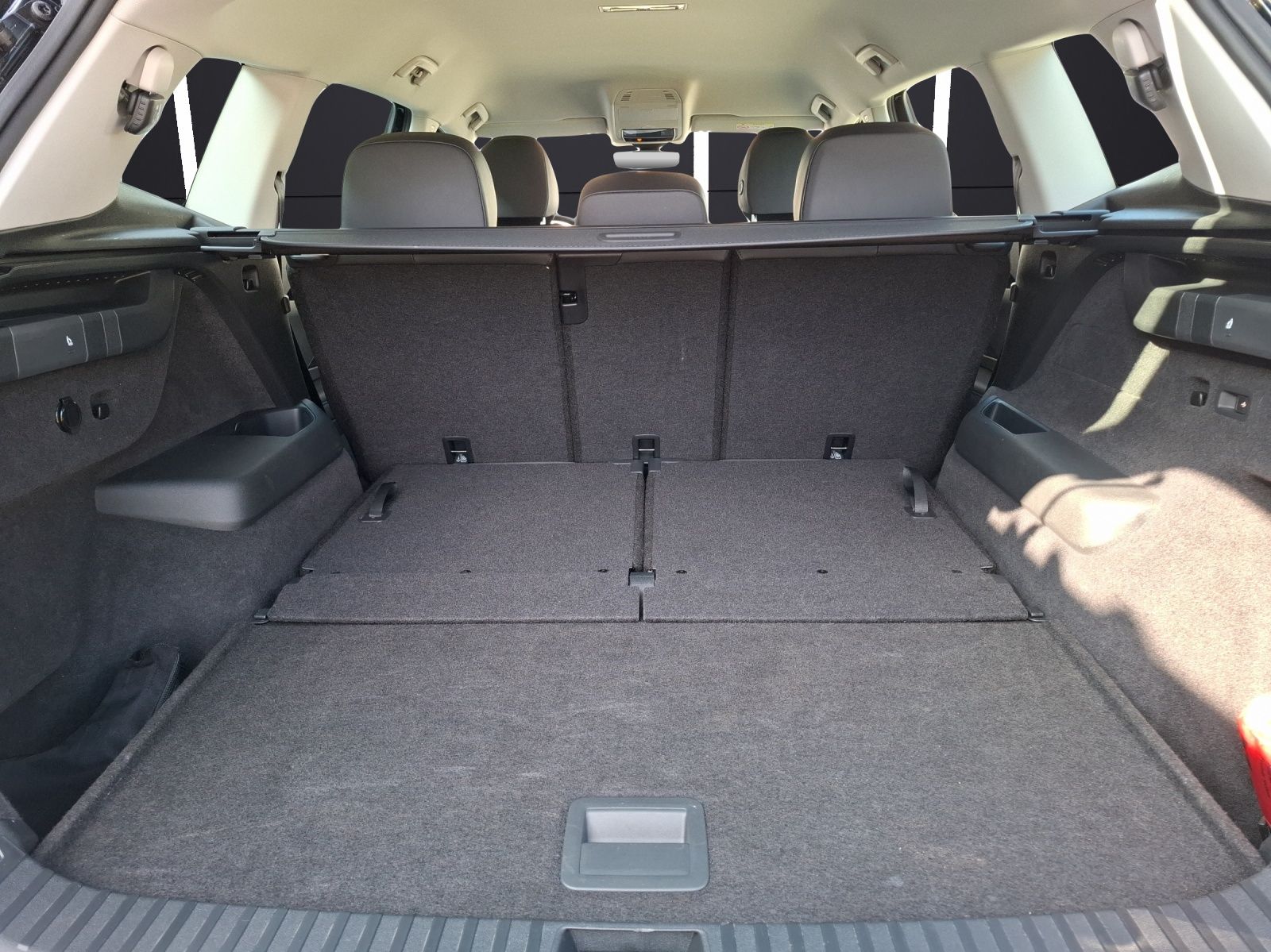 Fahrzeugabbildung Volkswagen Tayron eTSI Life DSG 7-Si Matrix AHK Navi AID AC
