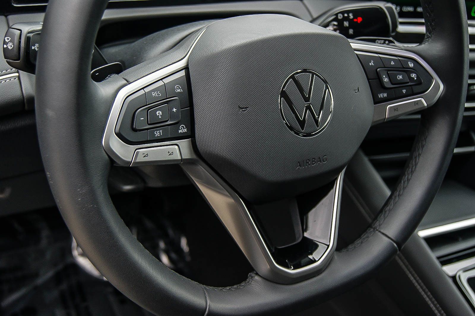 Fahrzeugabbildung Volkswagen Tiguan 1.5 eTSI 110 kW Elegance ANHZV CIPRESSINO