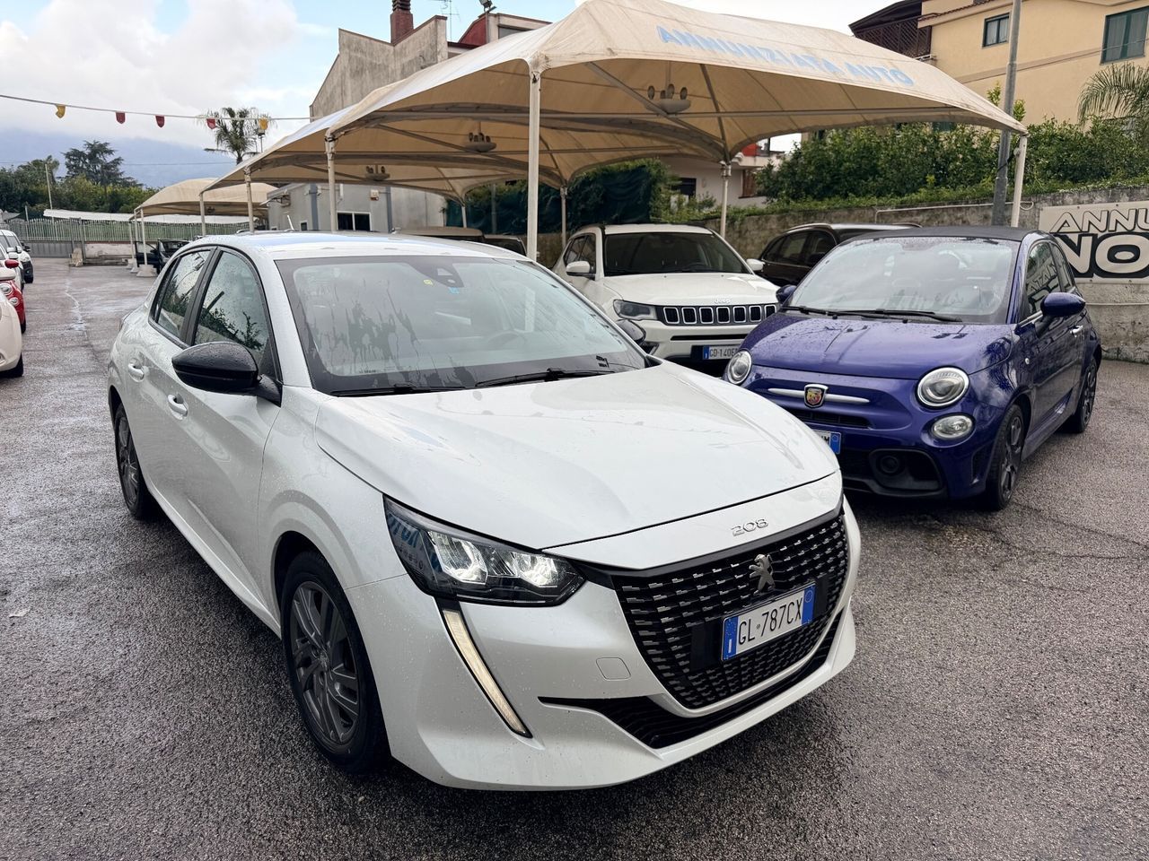 PEUGEOT 208