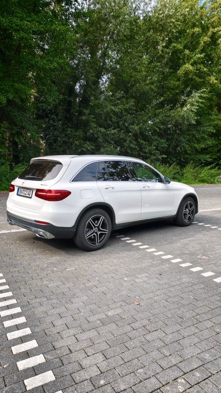Image of Mercedes-Benz GLC 220