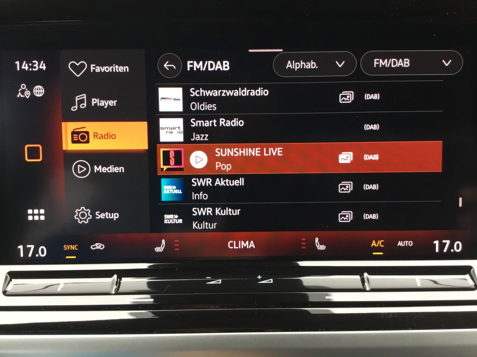 Fahrzeugabbildung Volkswagen T7 Multivan Life TDI DSG LÜ+AHK+ACC+LED+Leder