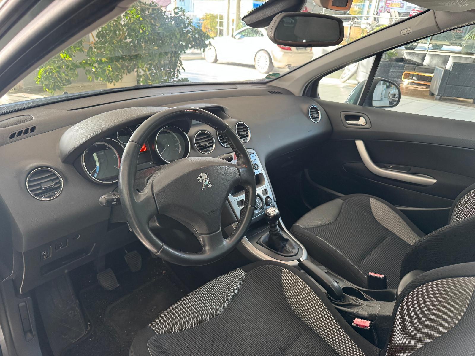 Peugeot 308 2011 — photo 12