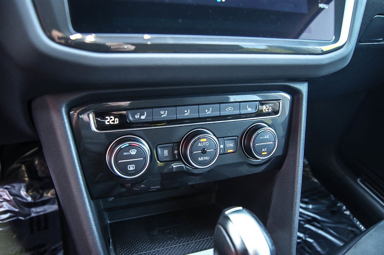 Fahrzeugabbildung Volkswagen Tiguan 2.0TDI 4Motion DSG R-LINE Black Style 19'